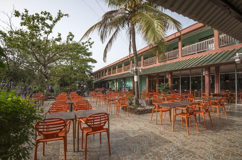 Senegambia Beach Hotel Кололи Екстериор снимка