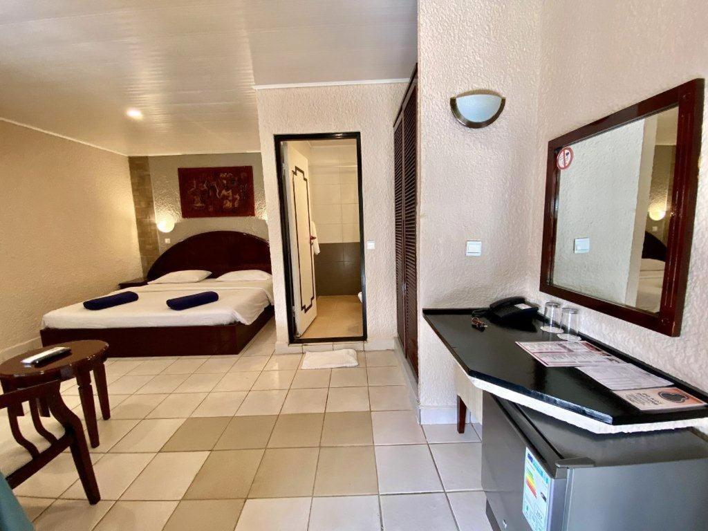 Senegambia Beach Hotel Кололи Екстериор снимка
